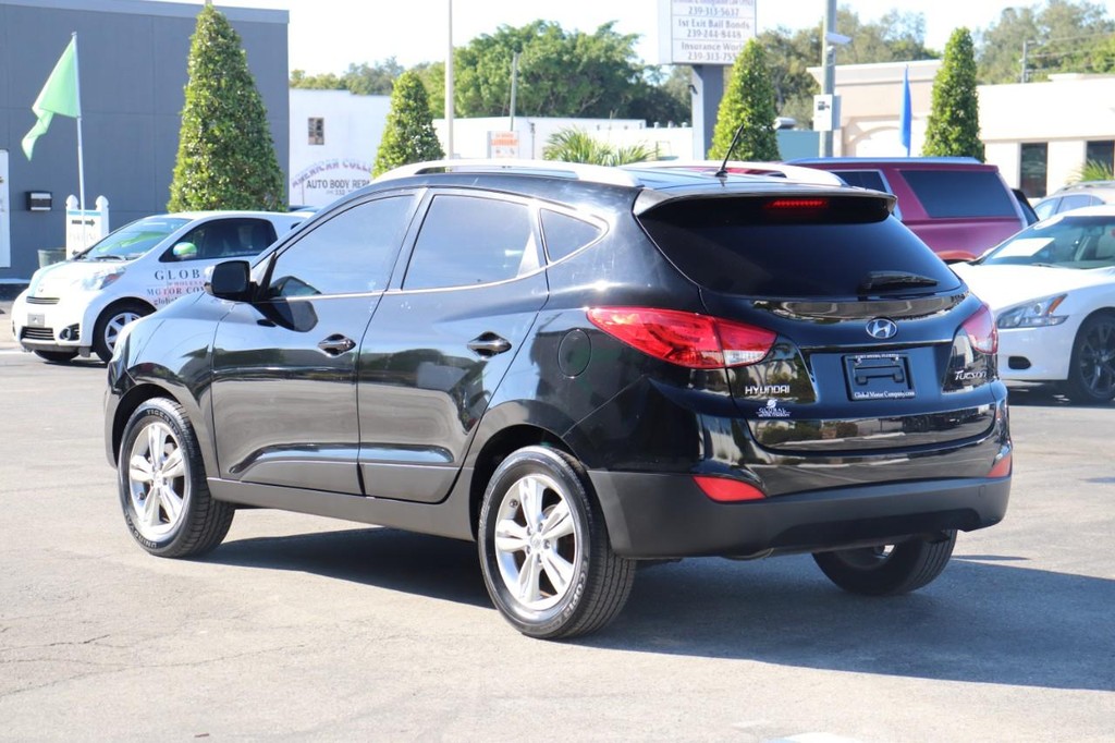 Hyundai Tucson Vehicle Full-screen Gallery Image 06