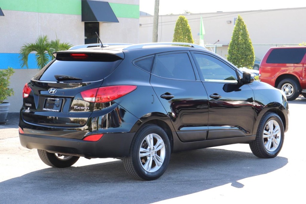 Hyundai Tucson Vehicle Full-screen Gallery Image 08