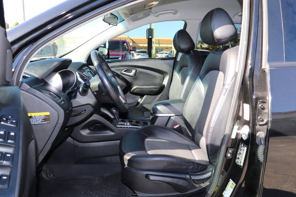 Hyundai Tucson Vehicle Full-screen Gallery Image 12