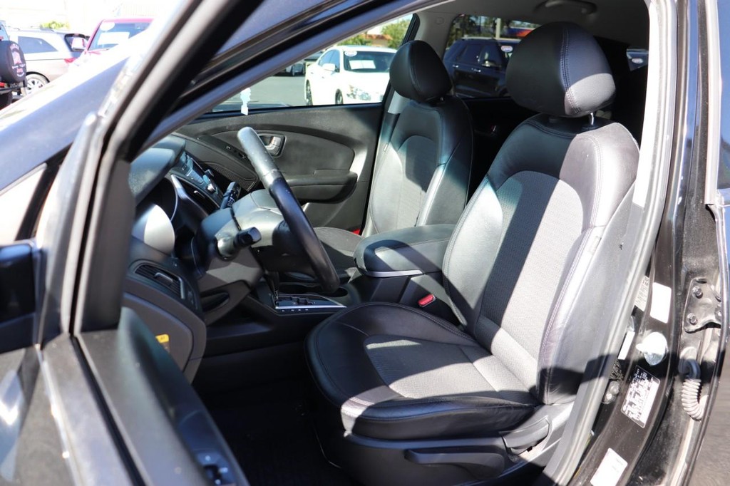 Hyundai Tucson Vehicle Full-screen Gallery Image 13