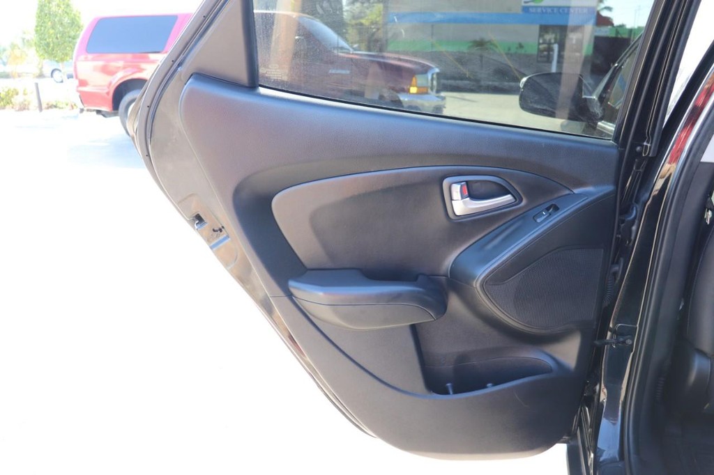 Hyundai Tucson Vehicle Full-screen Gallery Image 14