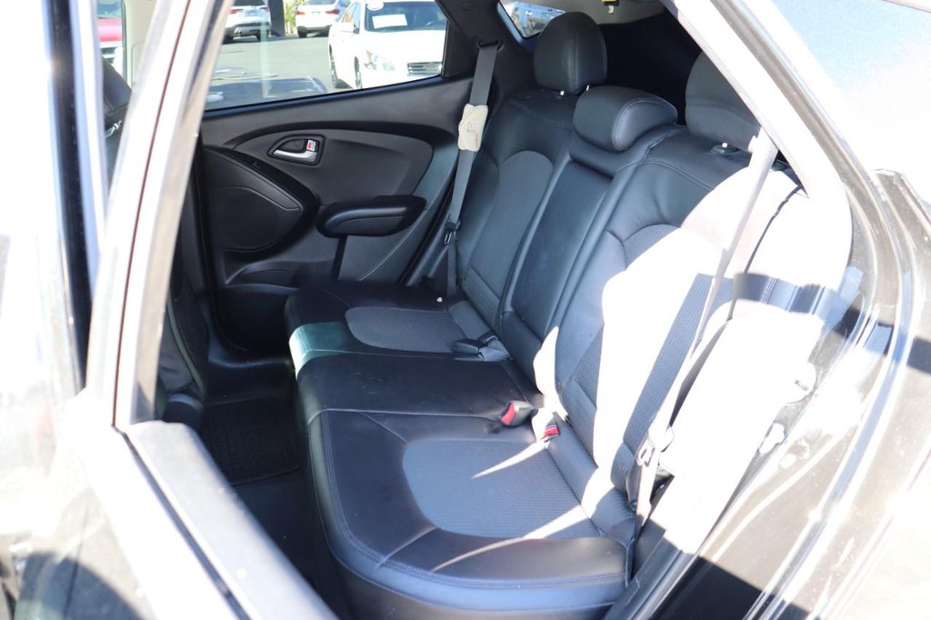 Hyundai Tucson Vehicle Full-screen Gallery Image 16