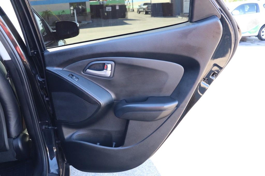 Hyundai Tucson Vehicle Full-screen Gallery Image 18