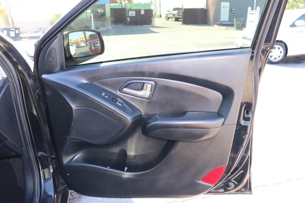 Hyundai Tucson Vehicle Full-screen Gallery Image 21