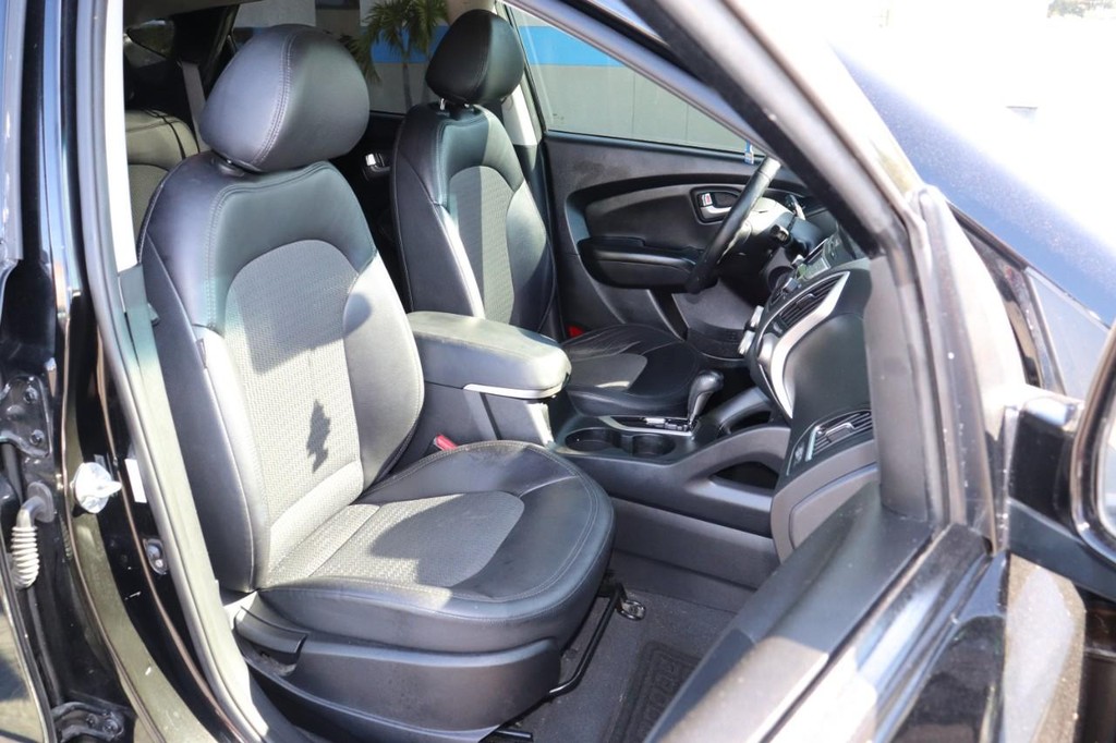 Hyundai Tucson Vehicle Full-screen Gallery Image 23