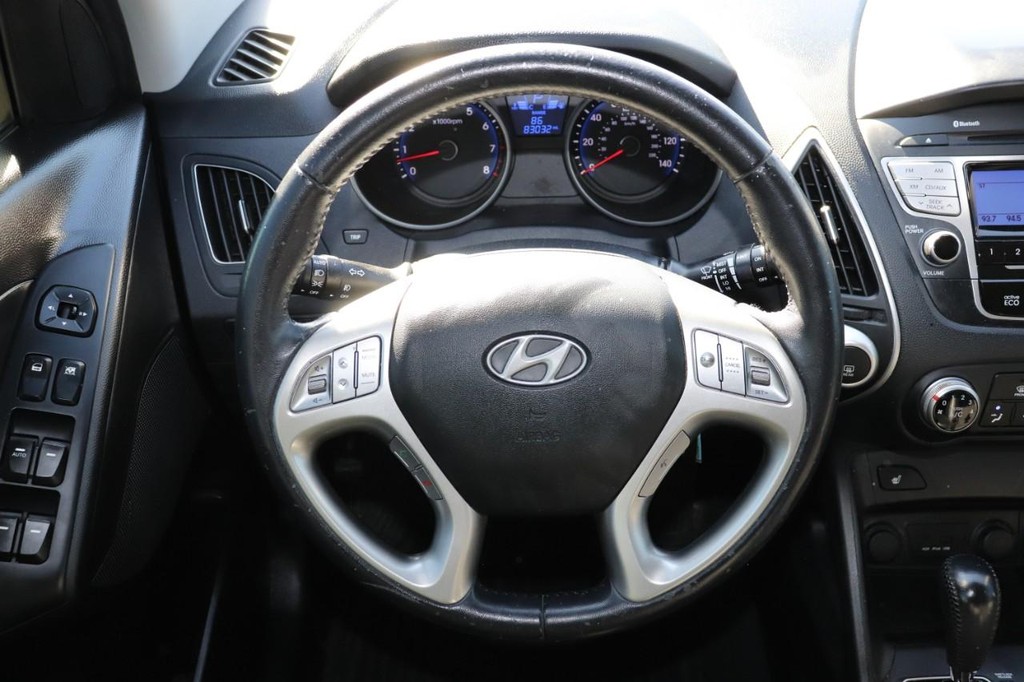 Hyundai Tucson Vehicle Full-screen Gallery Image 24