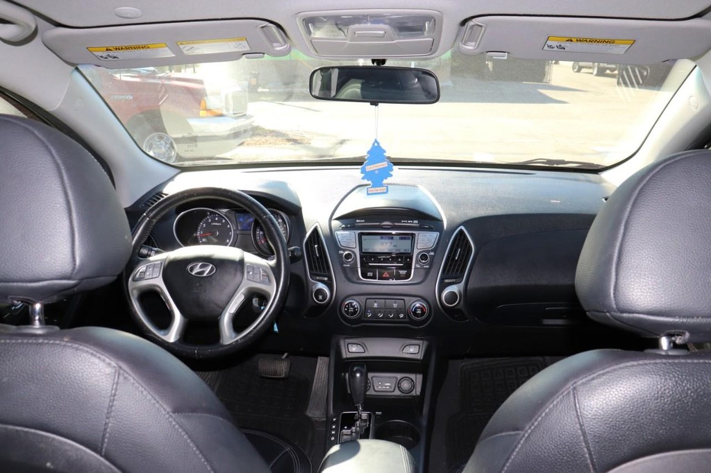 Hyundai Tucson Vehicle Full-screen Gallery Image 25