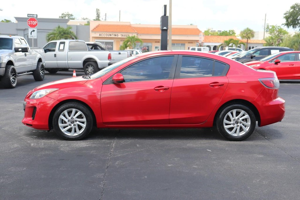 Mazda Mazda3 Sedan Vehicle Full-screen Gallery Image 04