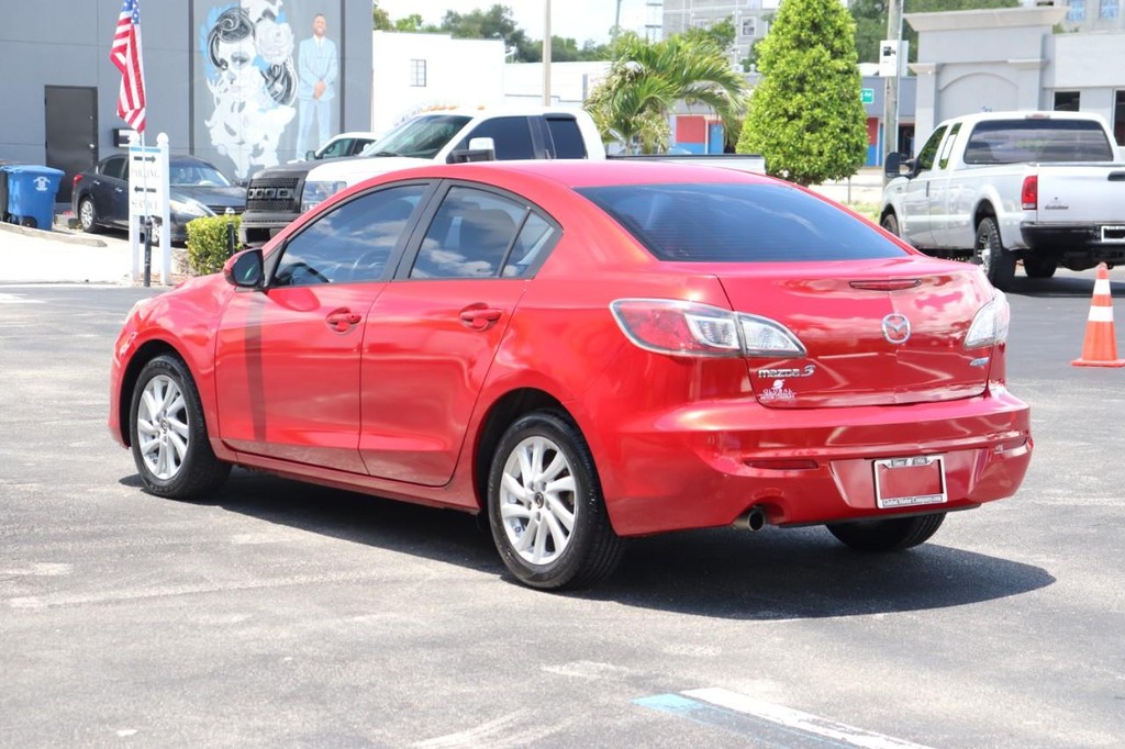 Mazda Mazda3 Sedan Vehicle Full-screen Gallery Image 06