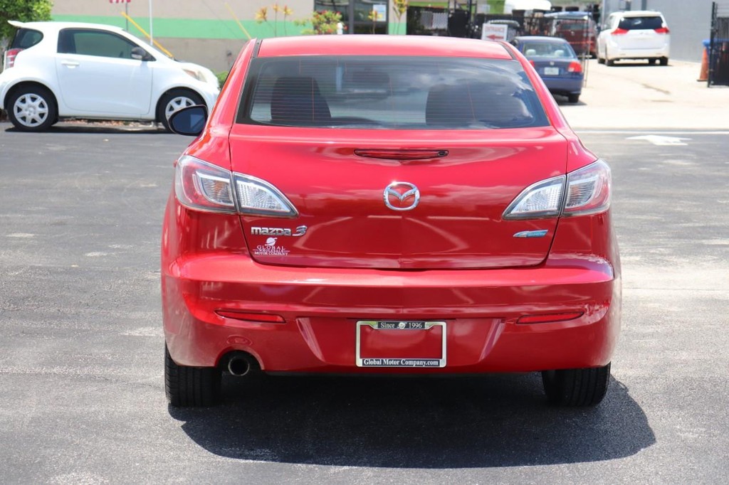 Mazda Mazda3 Sedan Vehicle Full-screen Gallery Image 07