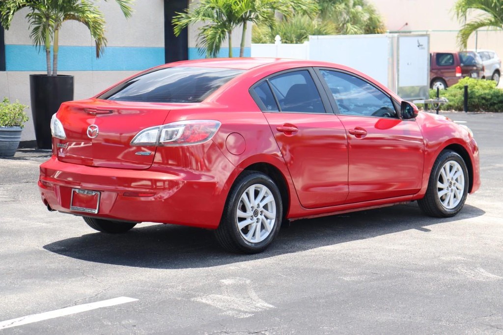 Mazda Mazda3 Sedan Vehicle Full-screen Gallery Image 08