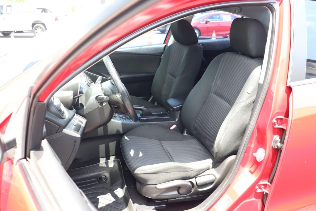 Mazda Mazda3 Sedan Vehicle Full-screen Gallery Image 13