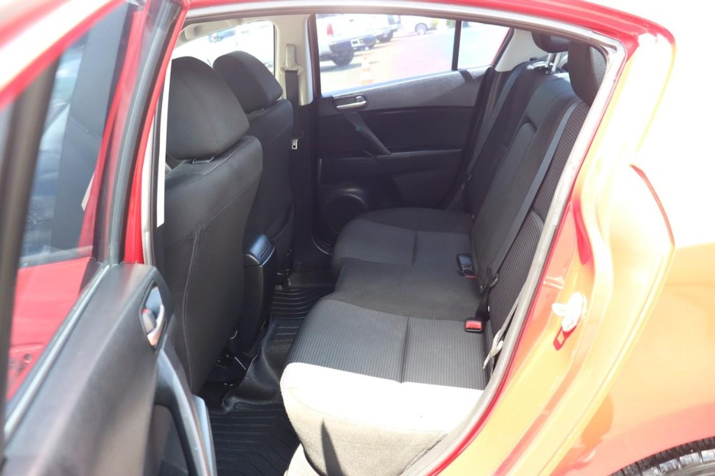 Mazda Mazda3 Sedan Vehicle Full-screen Gallery Image 15
