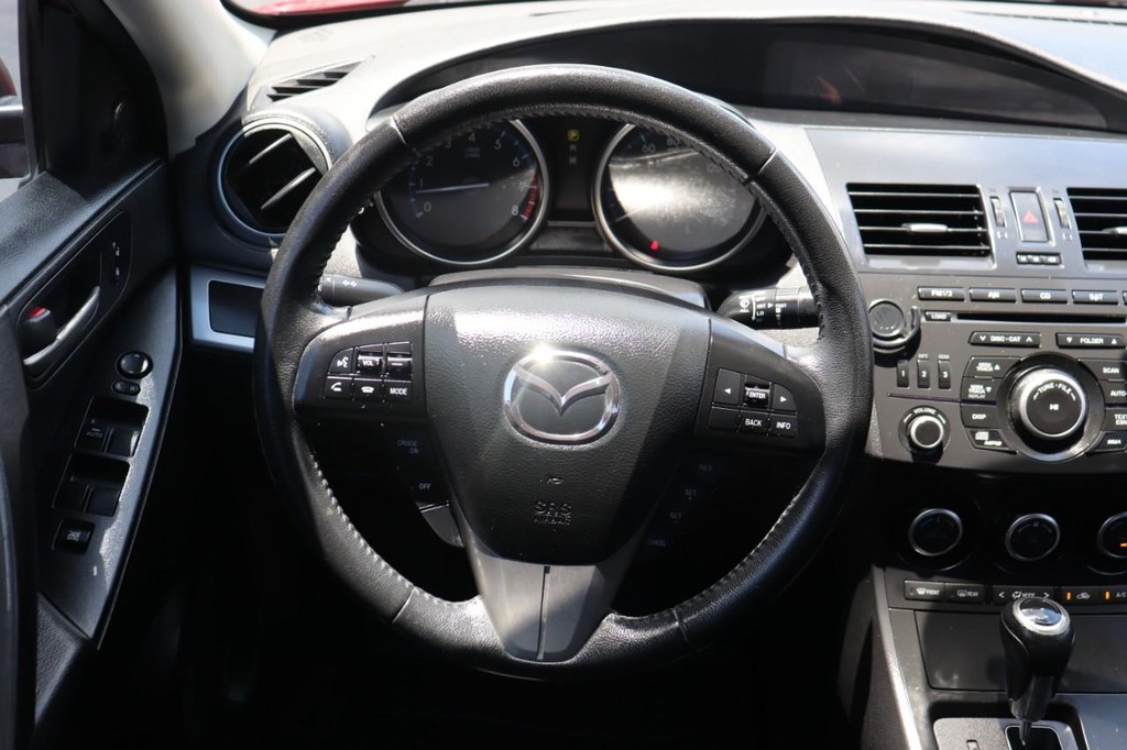 Mazda Mazda3 Sedan Vehicle Full-screen Gallery Image 24