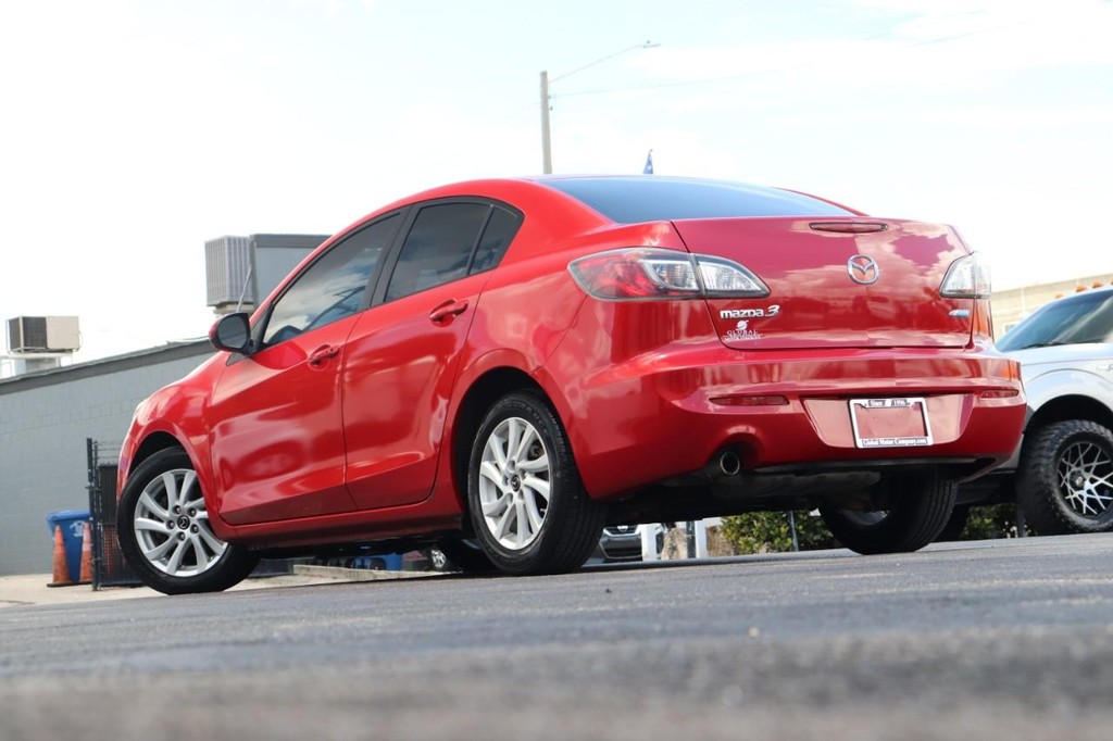 Mazda Mazda3 Sedan Vehicle Full-screen Gallery Image 27
