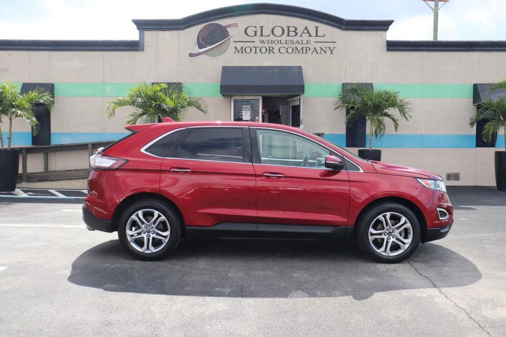 Ford Edge Vehicle Full-screen Gallery Image 09