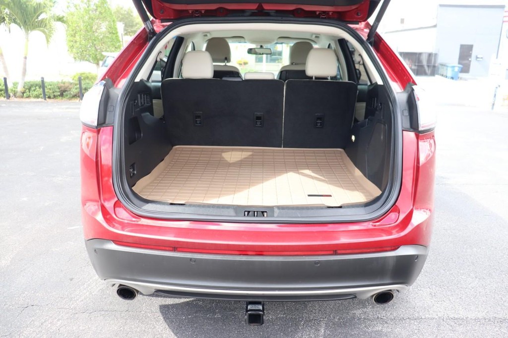 Ford Edge Vehicle Full-screen Gallery Image 17