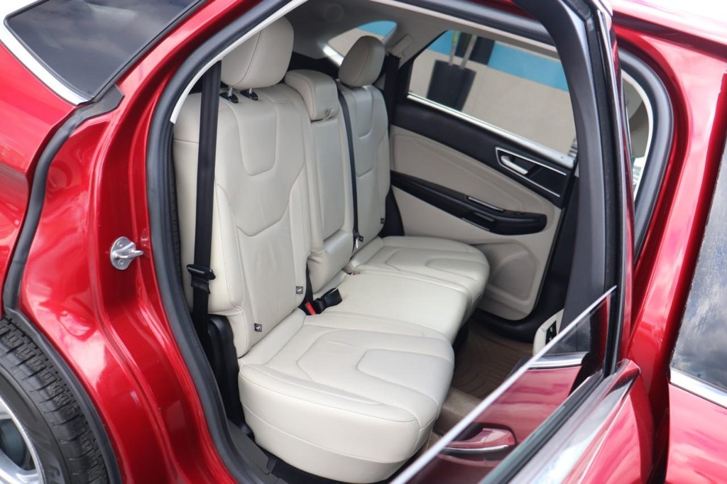 Ford Edge Vehicle Full-screen Gallery Image 20