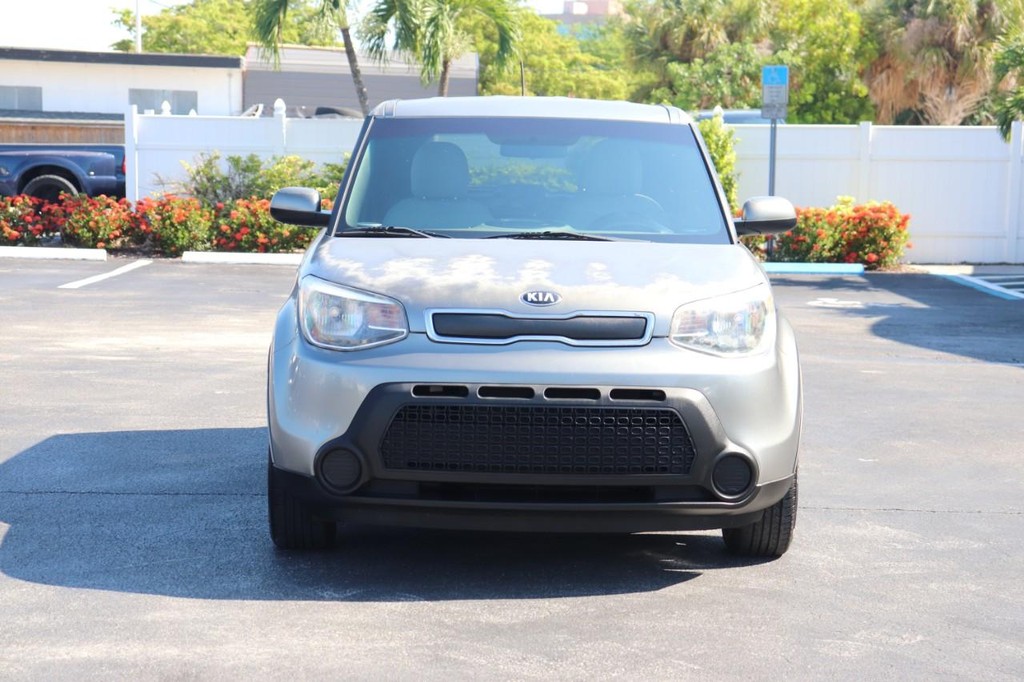 Kia Soul Vehicle Full-screen Gallery Image 02