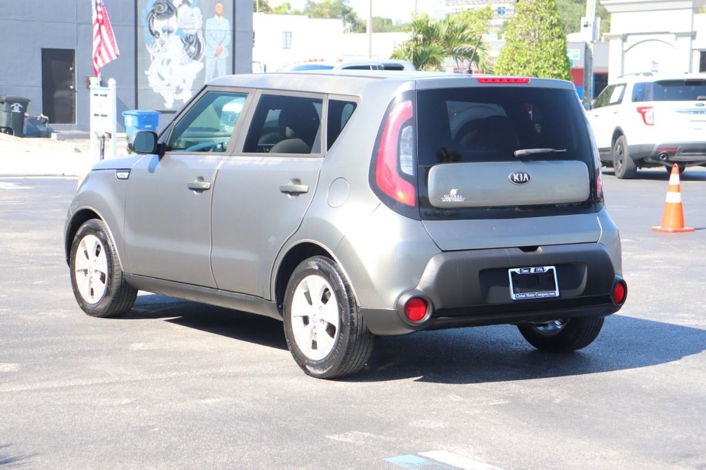 Kia Soul Vehicle Full-screen Gallery Image 06