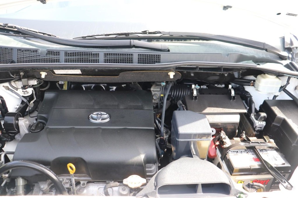 Toyota Sienna Vehicle Full-screen Gallery Image 10