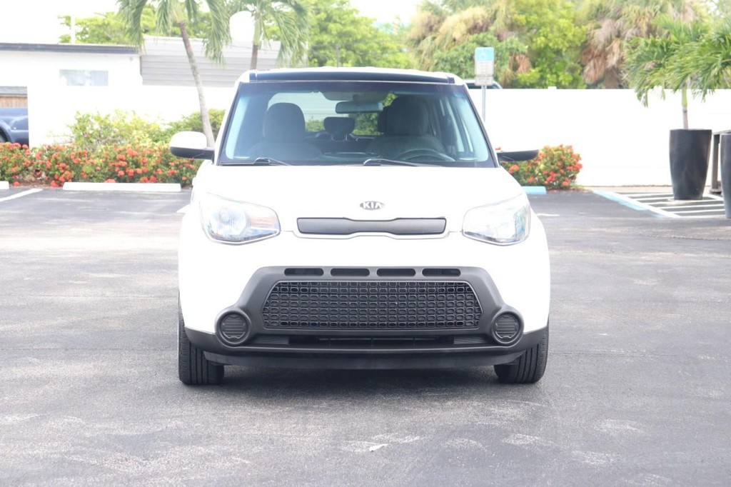 Kia Soul Vehicle Full-screen Gallery Image 02