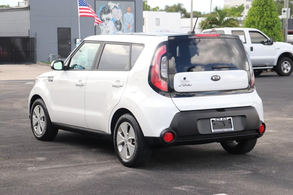 Kia Soul Vehicle Full-screen Gallery Image 06