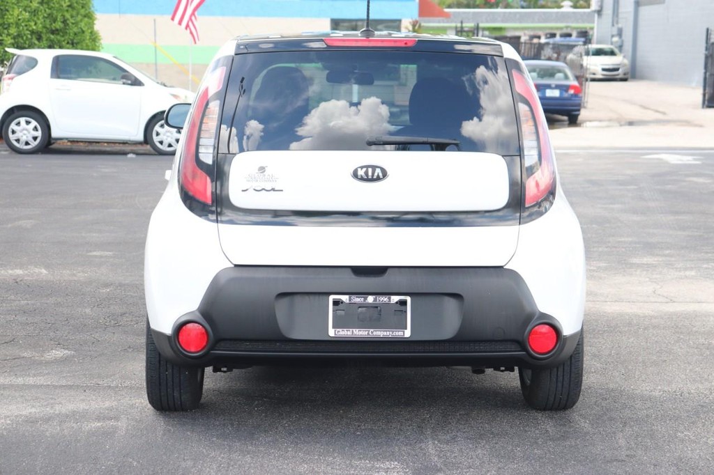Kia Soul Vehicle Full-screen Gallery Image 07