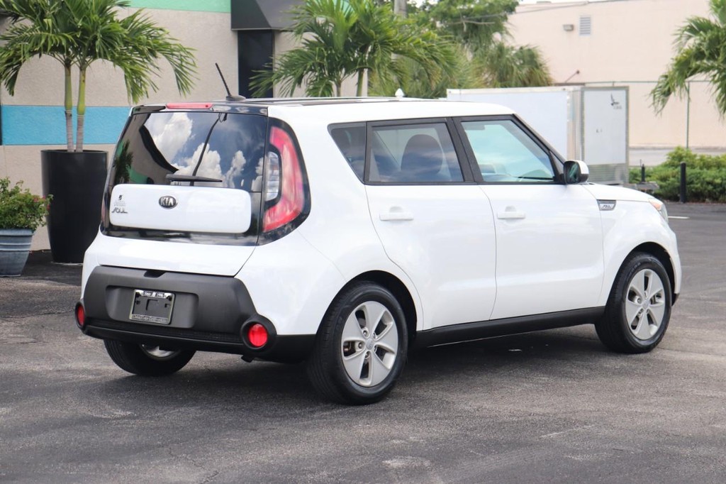 Kia Soul Vehicle Full-screen Gallery Image 08