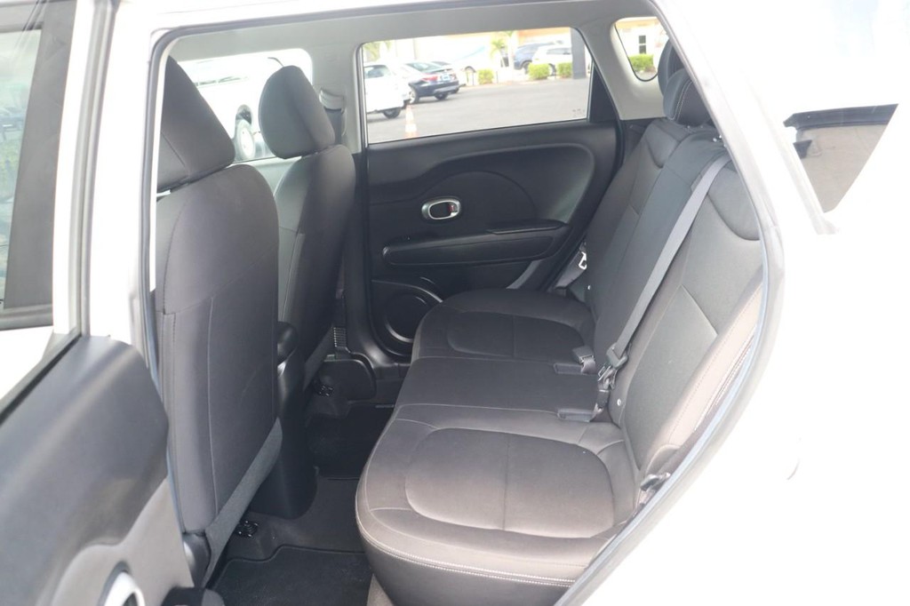 Kia Soul Vehicle Full-screen Gallery Image 15