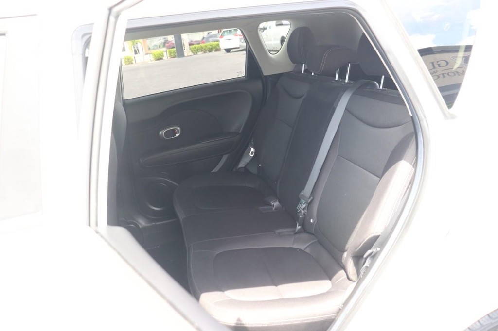 Kia Soul Vehicle Full-screen Gallery Image 16