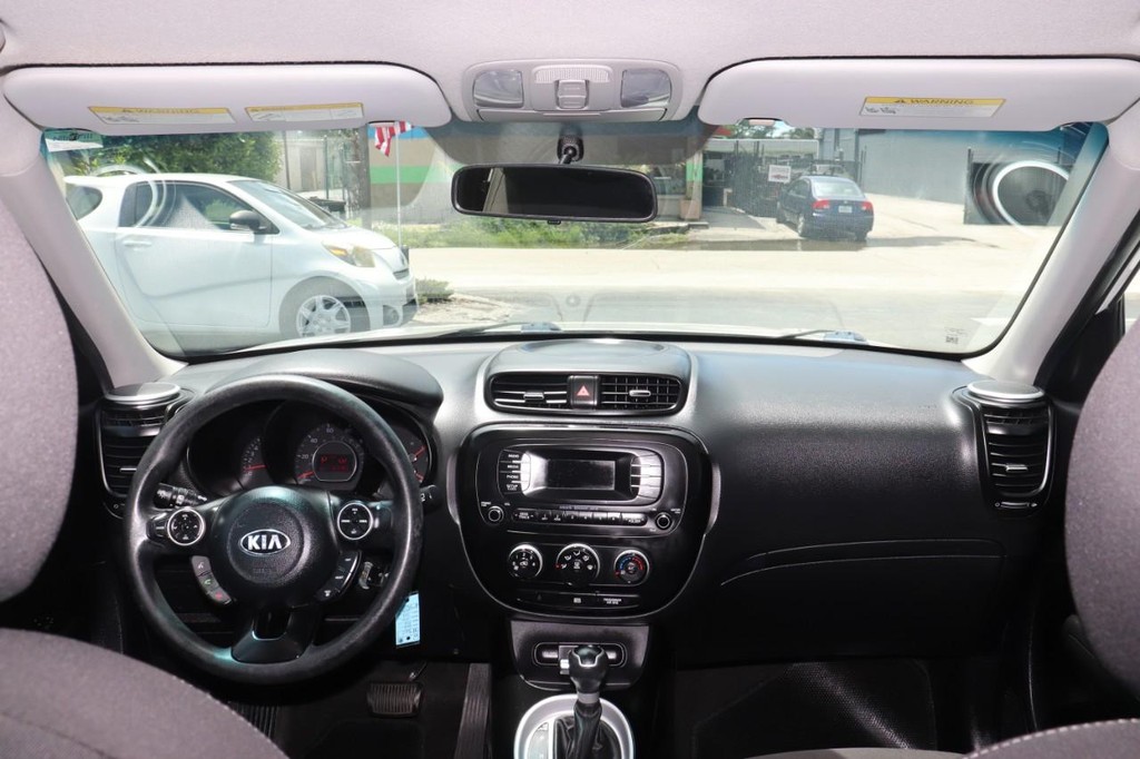 Kia Soul Vehicle Full-screen Gallery Image 24