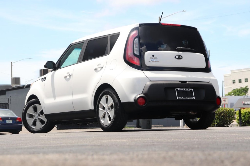Kia Soul Vehicle Full-screen Gallery Image 26