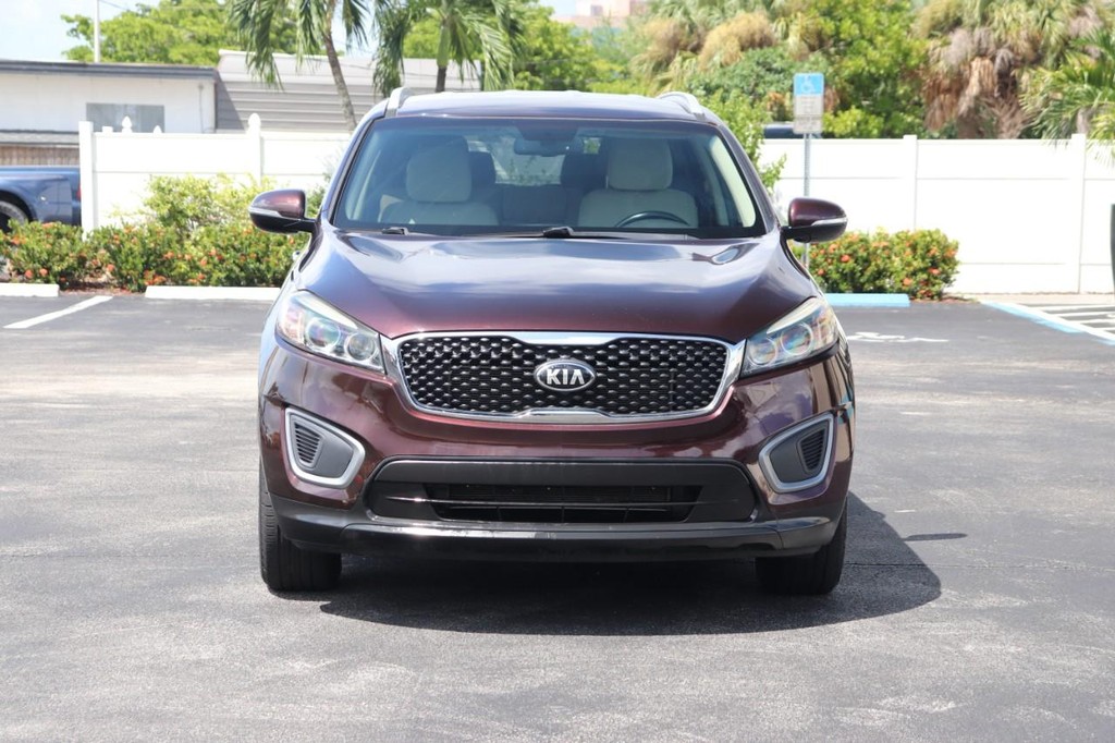 Kia Sorento Vehicle Full-screen Gallery Image 02