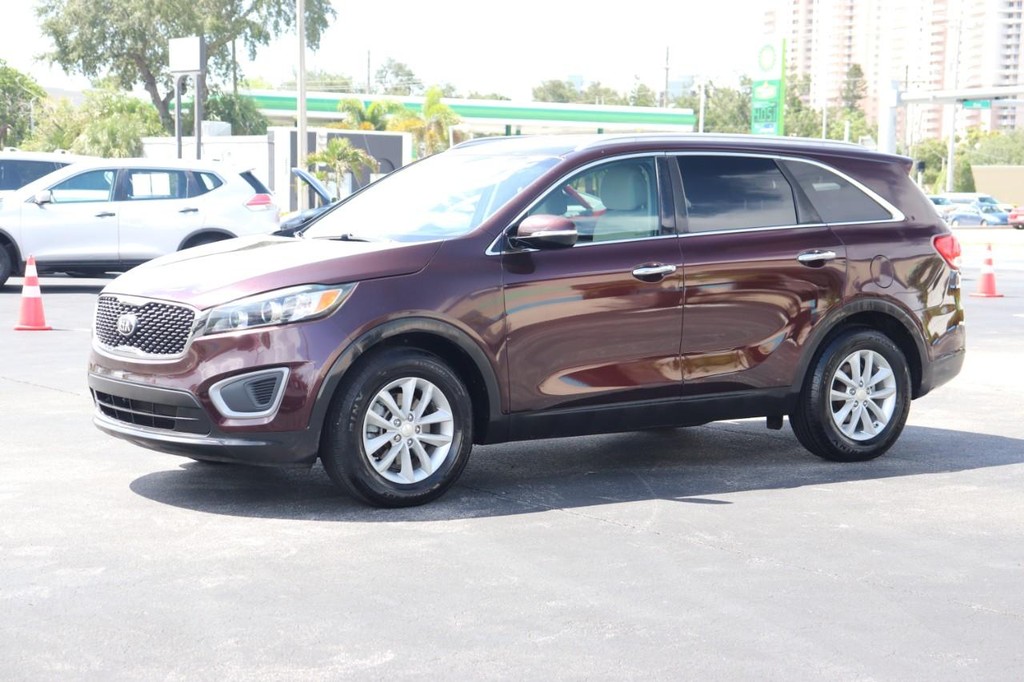 Kia Sorento Vehicle Full-screen Gallery Image 03