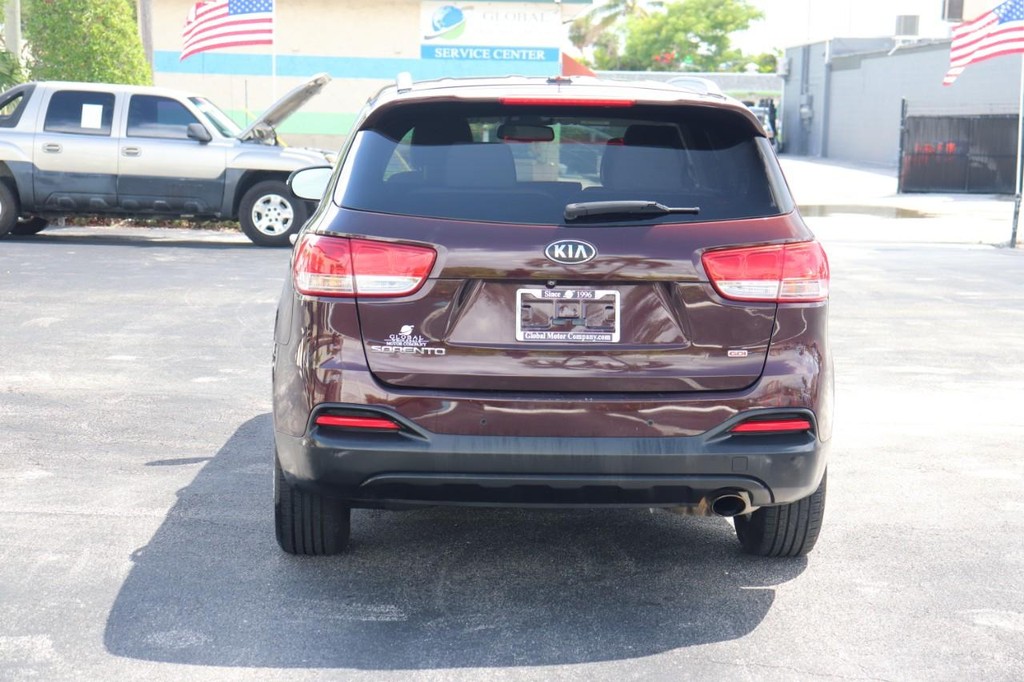Kia Sorento Vehicle Full-screen Gallery Image 07