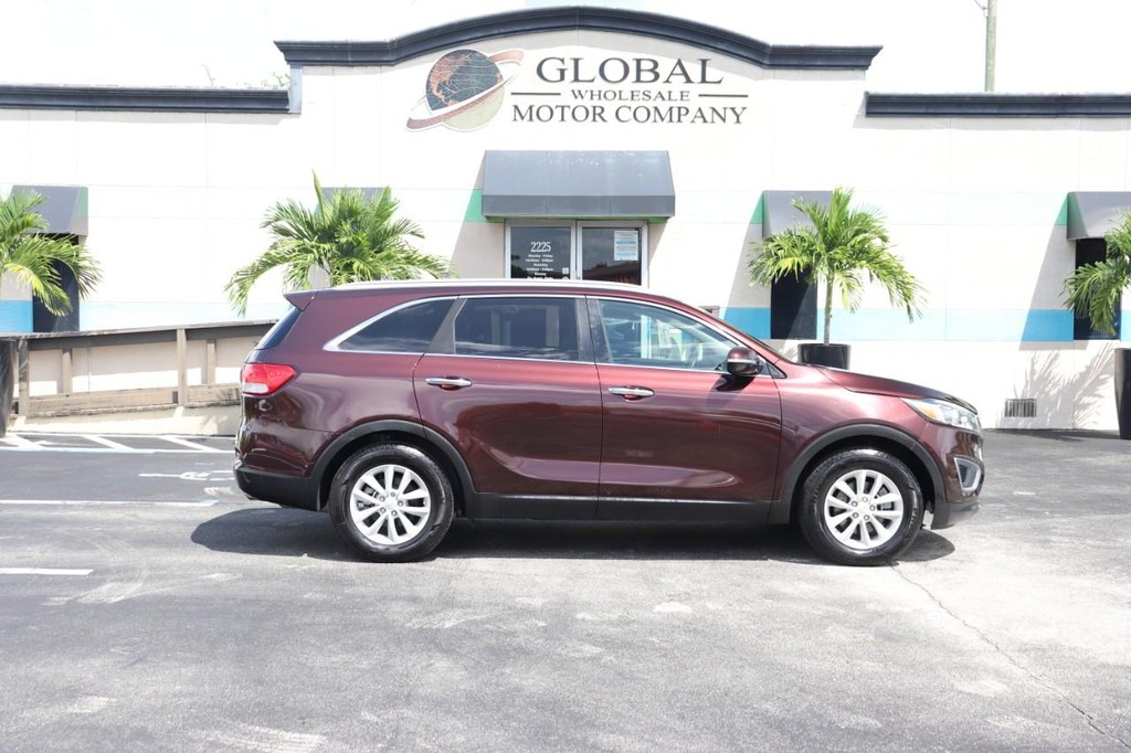 Kia Sorento Vehicle Full-screen Gallery Image 09
