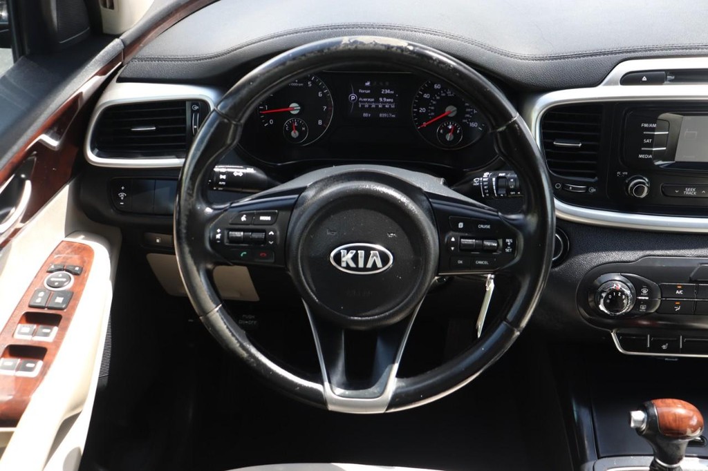 Kia Sorento Vehicle Full-screen Gallery Image 23