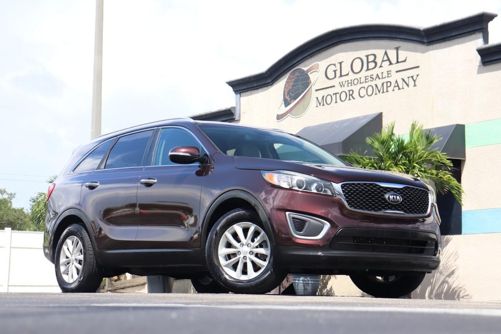 Kia Sorento Vehicle Full-screen Gallery Image 25