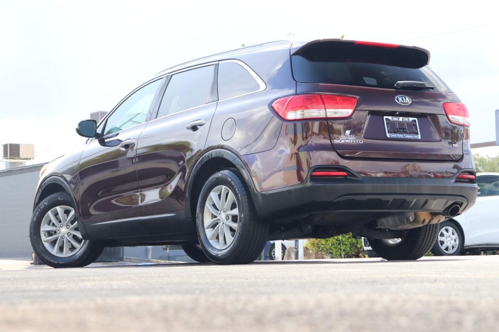 Kia Sorento Vehicle Full-screen Gallery Image 26