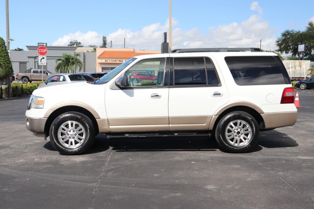 Ford Expedition Vehicle Full-screen Gallery Image 04