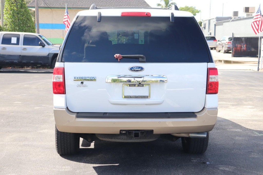 Ford Expedition Vehicle Full-screen Gallery Image 07