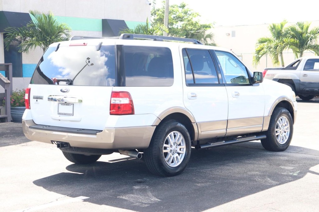 Ford Expedition Vehicle Full-screen Gallery Image 08