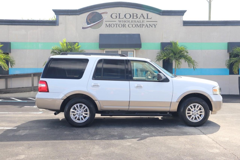 Ford Expedition Vehicle Full-screen Gallery Image 09