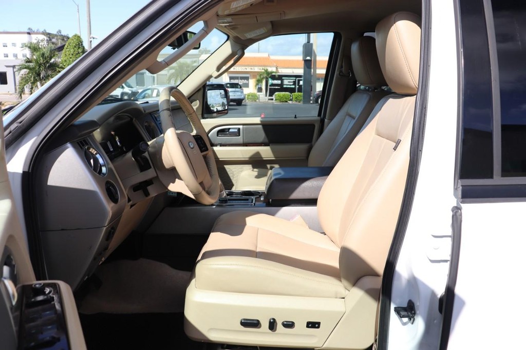 Ford Expedition Vehicle Full-screen Gallery Image 12
