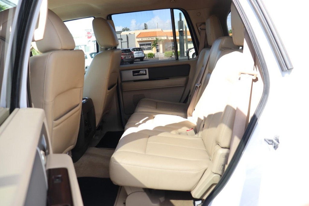 Ford Expedition Vehicle Full-screen Gallery Image 15