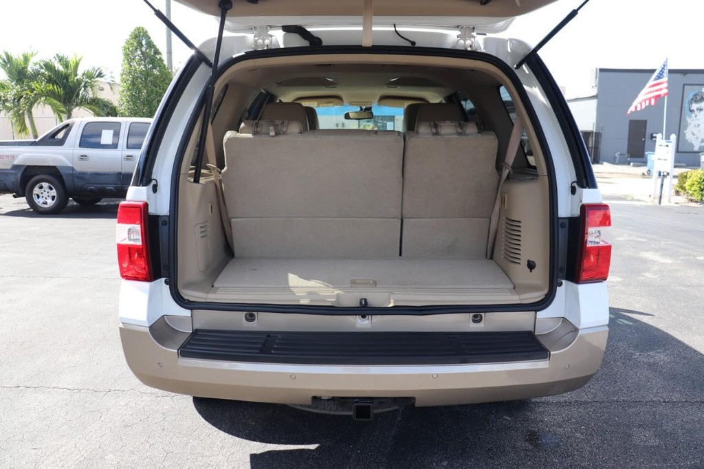Ford Expedition Vehicle Full-screen Gallery Image 17