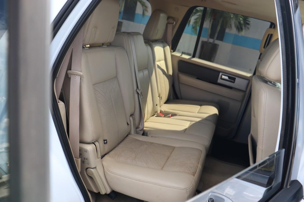 Ford Expedition Vehicle Full-screen Gallery Image 20