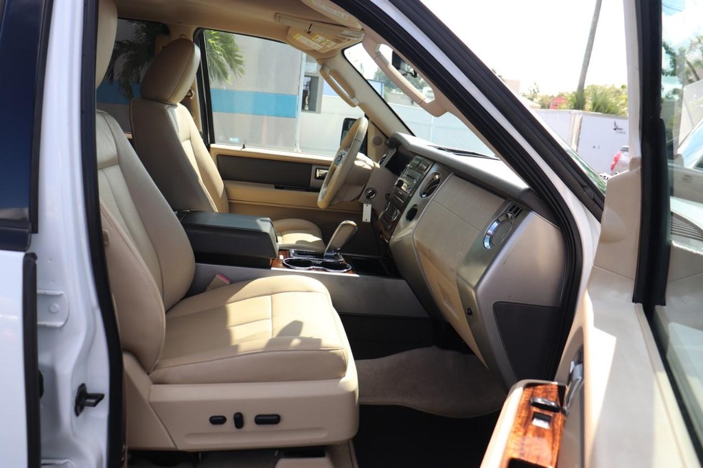 Ford Expedition Vehicle Full-screen Gallery Image 22