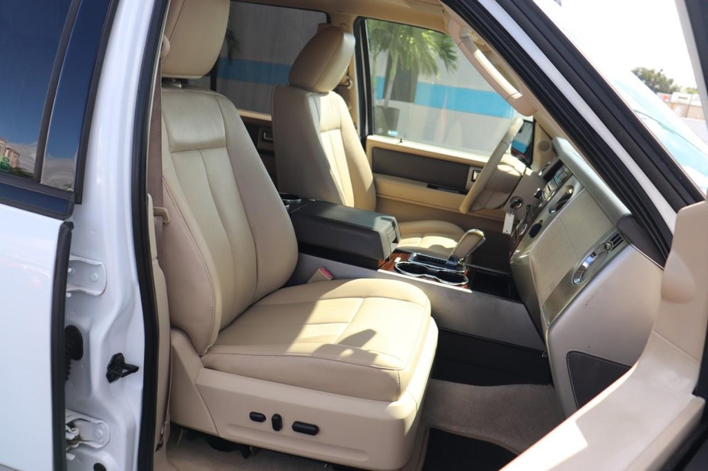 Ford Expedition Vehicle Full-screen Gallery Image 23
